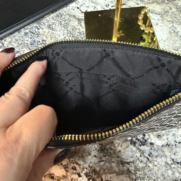 Michael Kors Black and White Patterned Women's pouch - Picture 4 of 6